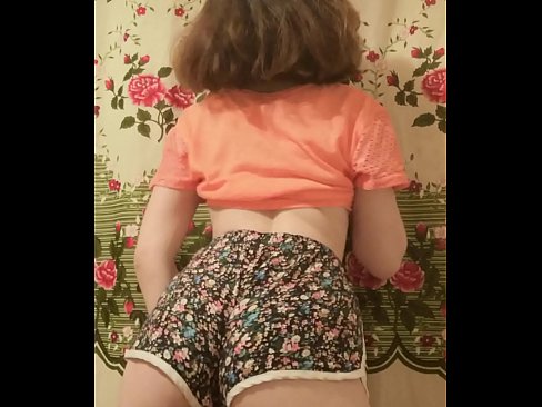 ❤️ Tânără sexy care se dezbracă de pantaloni scurți în fața camerei de filmat at ro.risegame.top ❌
