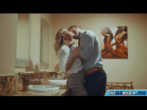 ❤️ Când o blondă cu sânii mari te seduce într-o toaletă publică at ro.risegame.top ❌